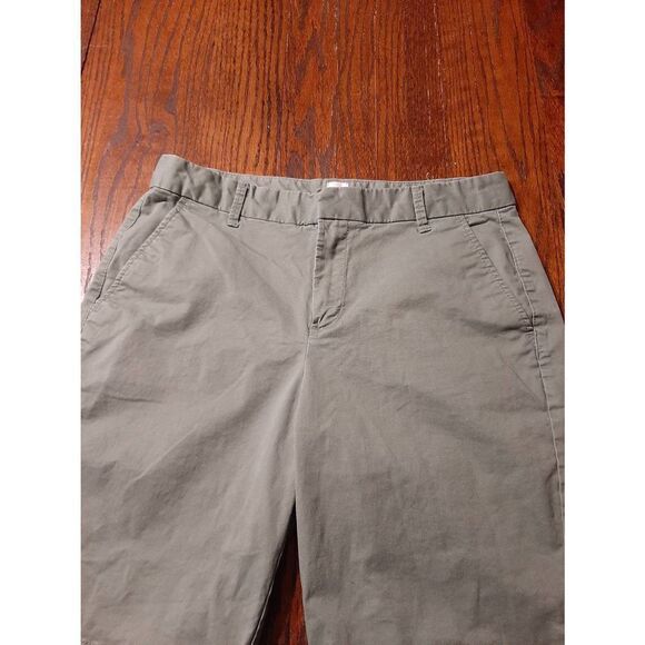 Size 6 Gap Mint Army Green Mid Rise Bermuda Shorts with Pockets - Picture 2 of 3